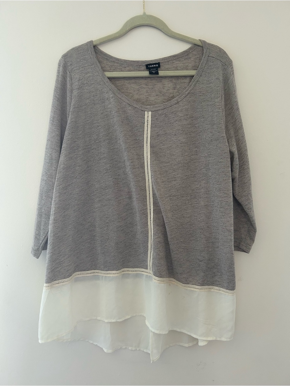Torrid Size 2 Gray Layered Hem Pullover Top